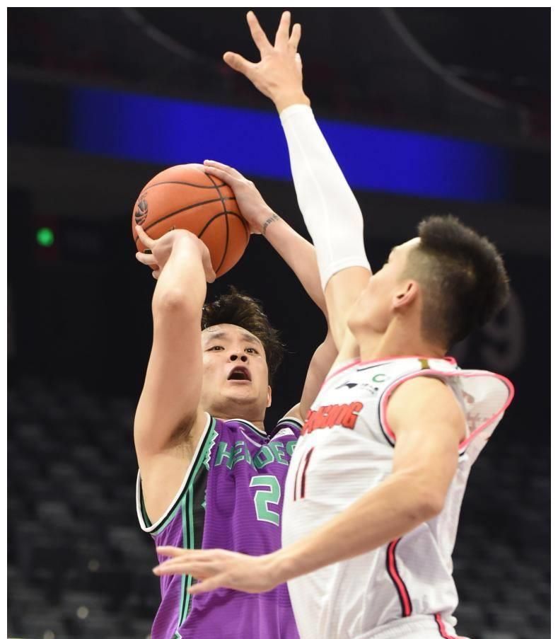 组图:广东东莞大益胜山东高速 丁彦雨航投篮__财经头条