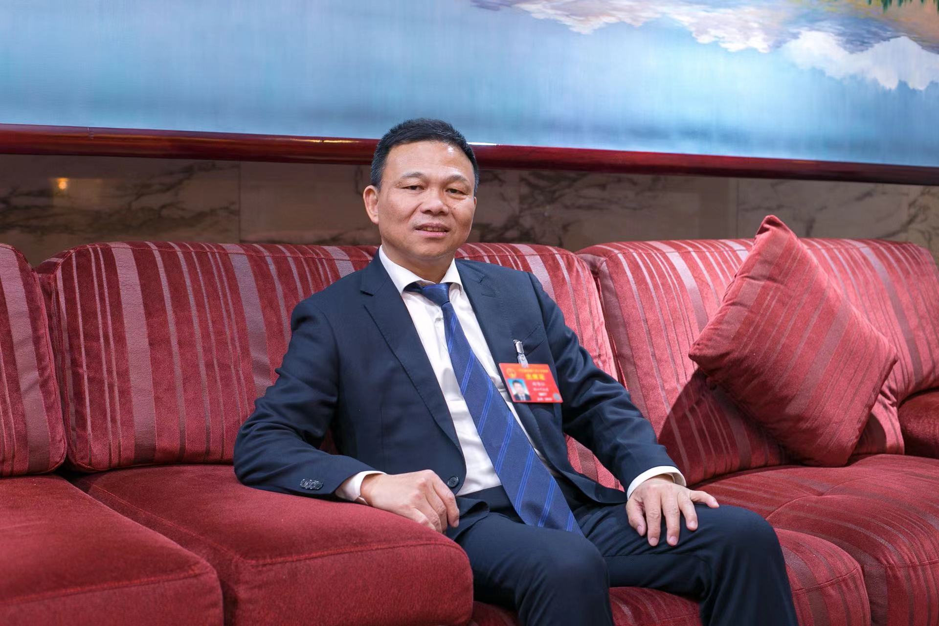 全国人大代表,奥克斯集团董事长郑坚江 图/受访者供图