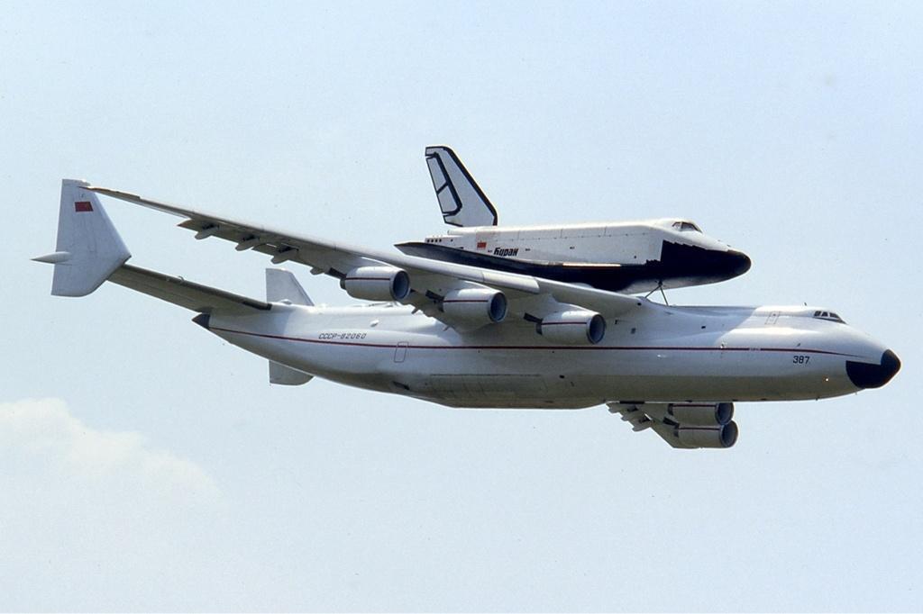 1989年，仅有的一次安225运输暴风雪航天飞机
