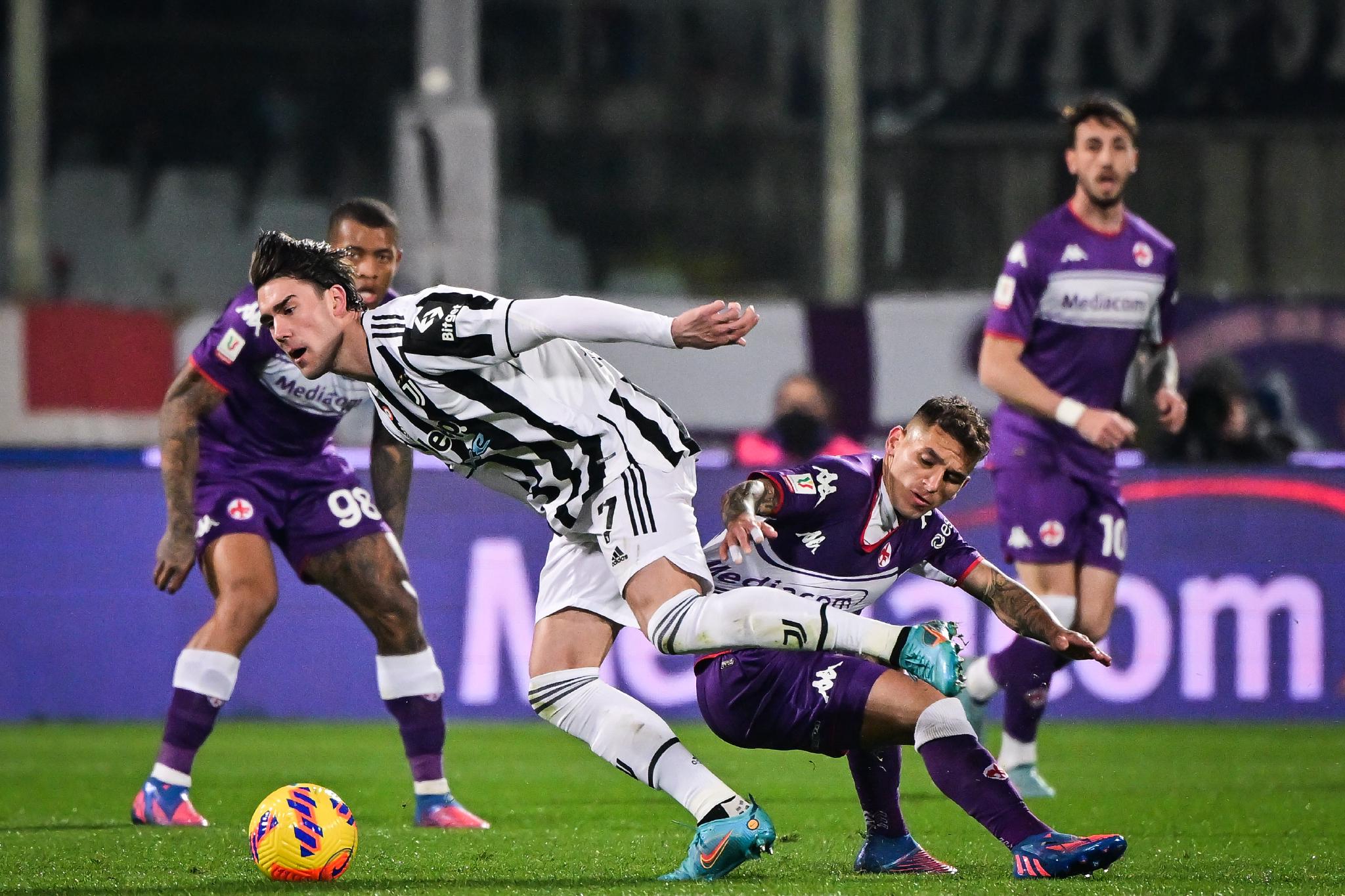 足球——意大利杯半决赛:尤文图斯胜佛罗伦萨|阿尔贝托|尤文图斯队|利