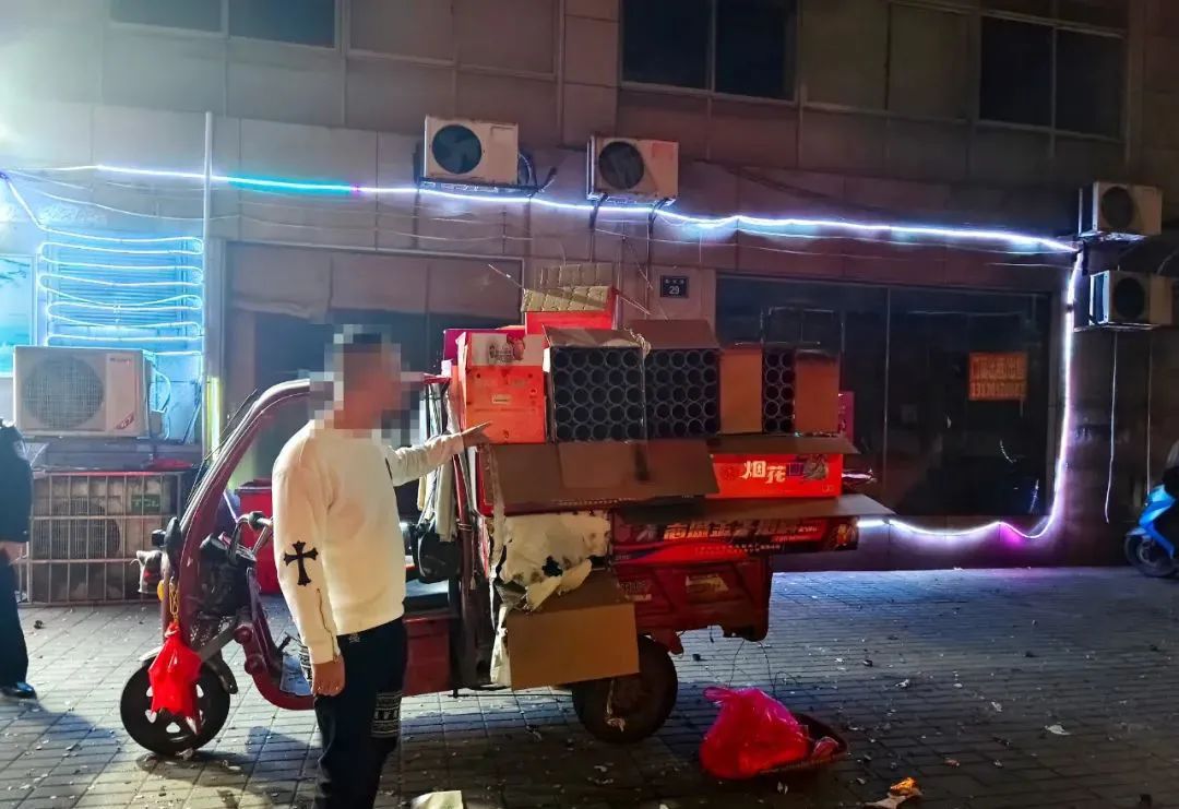 男子凌晨3点放烟花给自己庆生，上百人拨打报警电话，处罚来了！休闲区蓝鸢梦想 - Www.slyday.coM
