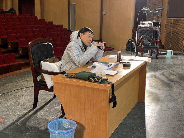 一起来沉浸式开排装台人与装台人共同装台