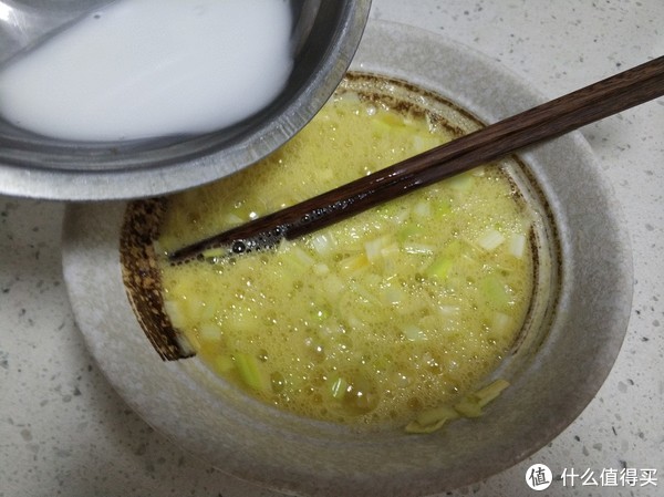 葱花煎蛋不成形？教你几个技巧，包你一次就能煎成型休闲区蓝鸢梦想 - Www.slyday.coM
