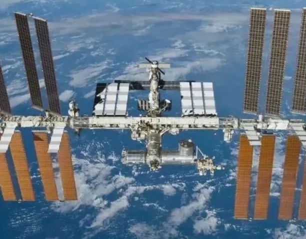 反制！俄罗斯停止向美国交付火箭发动机休闲区蓝鸢梦想 - Www.slyday.coM