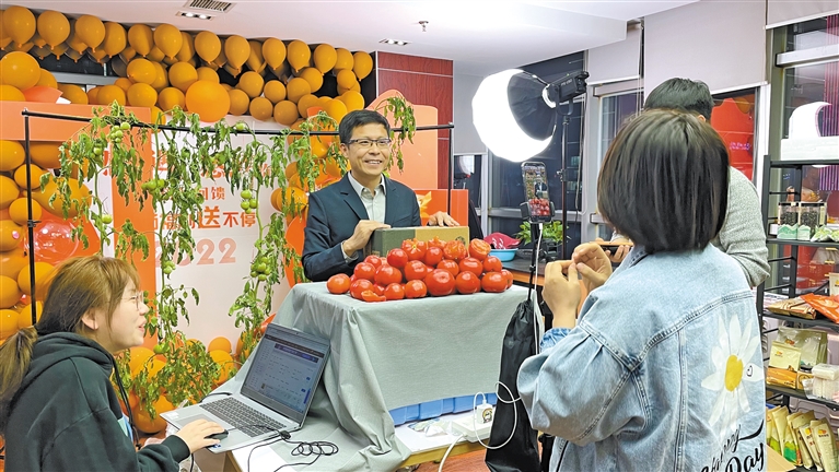 构建“电商＋产业助农”模式 走一条电商致富新路径