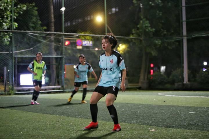 中国女足今天来杭州，我们也想请你认识爱踢球的她们：业余江南女足，与足球有关的爱与伤痛休闲区蓝鸢梦想 - Www.slyday.coM