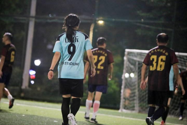中国女足今天来杭州，我们也想请你认识爱踢球的她们：业余江南女足，与足球有关的爱与伤痛休闲区蓝鸢梦想 - Www.slyday.coM