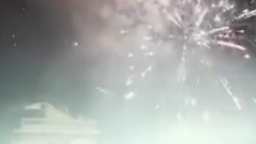 男子凌晨3点放烟花给自己庆生，上百人拨打报警电话，处罚来了！休闲区蓝鸢梦想 - Www.slyday.coM