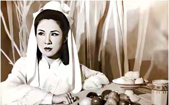 年轻时候的西门大妈家世履历样貌皆为上品真是焦恩俊高攀了