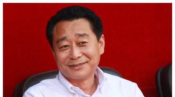 贾岩峰对球员讲信用的下场就是举步艰难这种老板应被行业认可