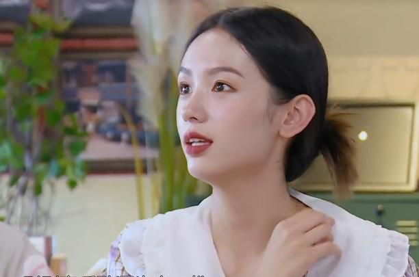 周也拥有鸡蛋肌出汗脱妆露出原本肤色是女生羡慕的肌肤