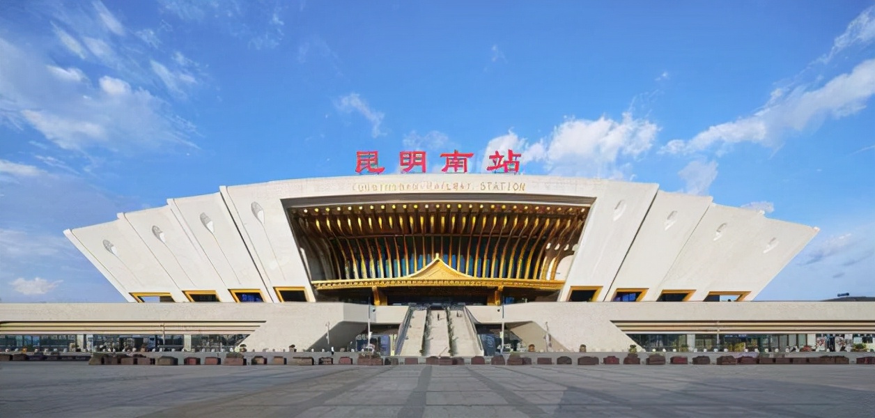 昆明南站停车24小时怎么收费,昆明南站停车场收费标准2022|小尖山