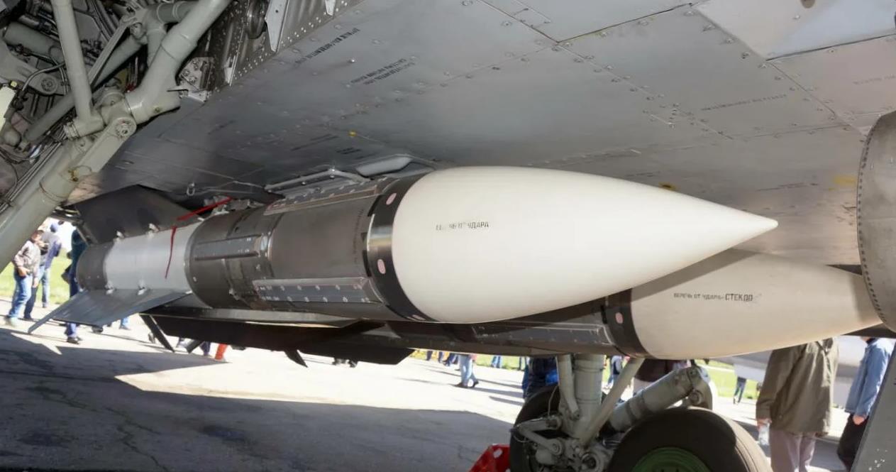 作为秘密杀手锏,r-37导弹受到俄军高度重视,其最早在2011年的莫斯科