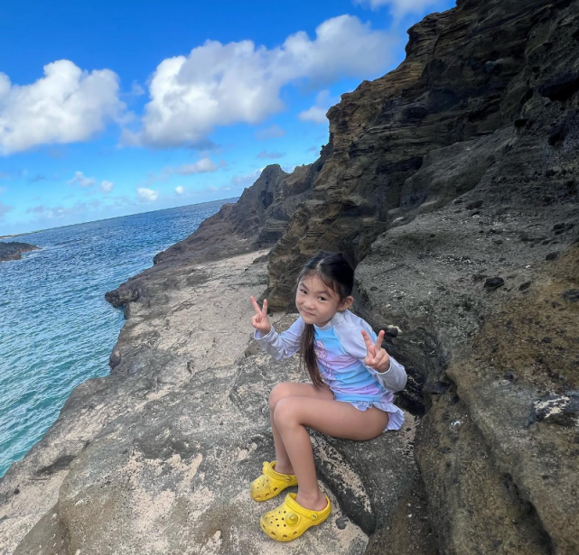 陈冠希庆女儿满5岁alaia穿公主裙漂亮可爱一家三口超幸福