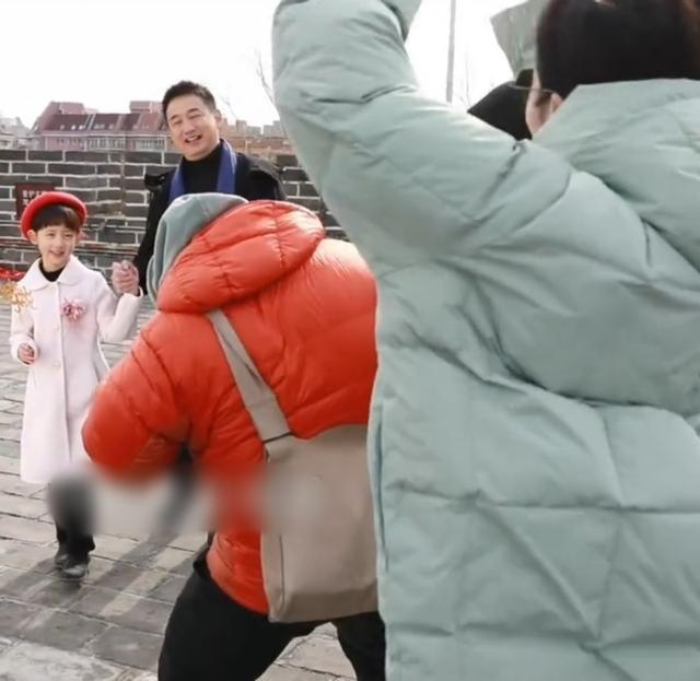 黄磊小女儿也要出道？多套造型为冬残奥拍mv成主角，新发型却翻车休闲区蓝鸢梦想 - Www.slyday.coM