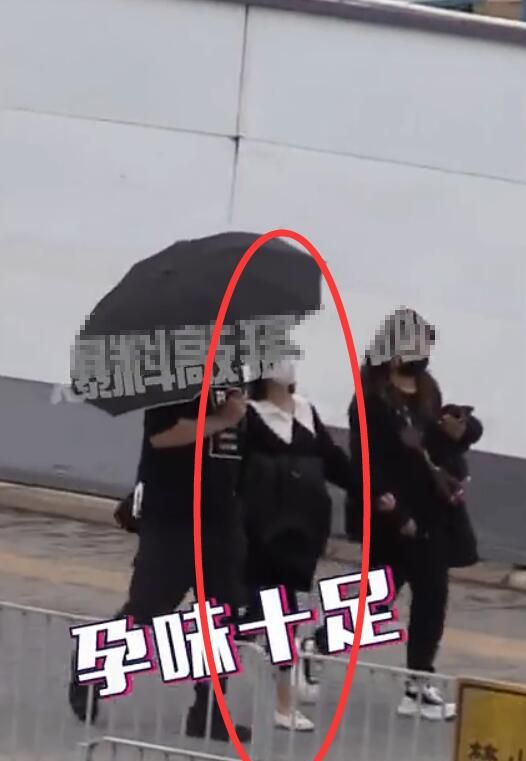 出境生子?谢娜挺孕肚现身深圳,走路灵活腿真细,张杰相陪细节暖休闲区蓝鸢梦想 - Www.slyday.coM 出境生子?谢娜挺孕肚现身深圳,走路灵活腿真细,张杰相陪细节暖休闲区蓝鸢梦想 - Www.slyday.coM