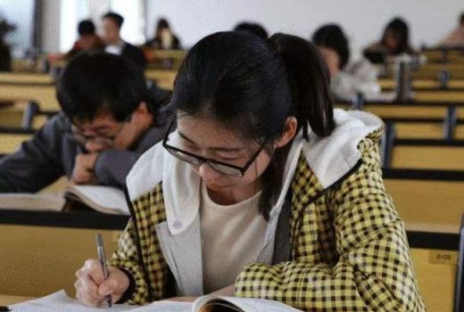 考研出现“怪现象”,有人300分捡漏985,有人400分却进不了211?休闲区蓝鸢梦想 - Www.slyday.coM 考研出现“怪现象”,有人300分捡漏985,有人400分却进不了211?休闲区蓝鸢梦想 - Www.slyday.coM