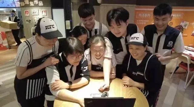 河南残疾女孩圆梦2022北京冬残奥会火炬手休闲区蓝鸢梦想 - Www.slyday.coM