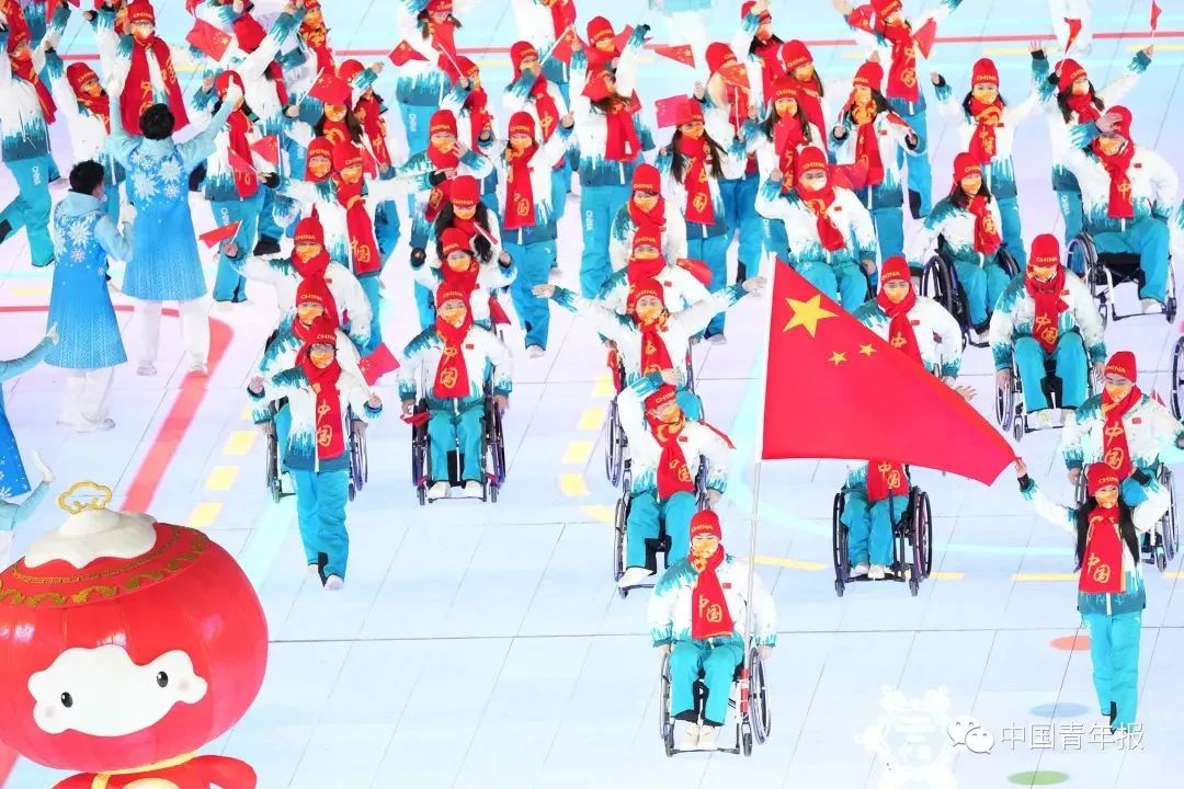 一捧微火,一片光明！盲人火炬手点燃冬残奥会主火炬，今夜的鸟巢让人感动休闲区蓝鸢梦想 - Www.slyday.coM