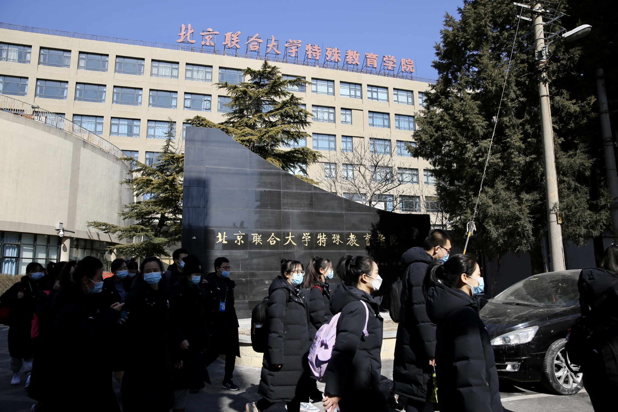 2月24日中午,参与残奥会开幕式演出的北京联合大学特殊教育学院的学生