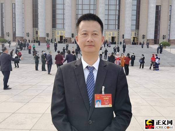全国人大代表,广西壮族自治区博白县江宁镇长江村养羊协会党支部书记