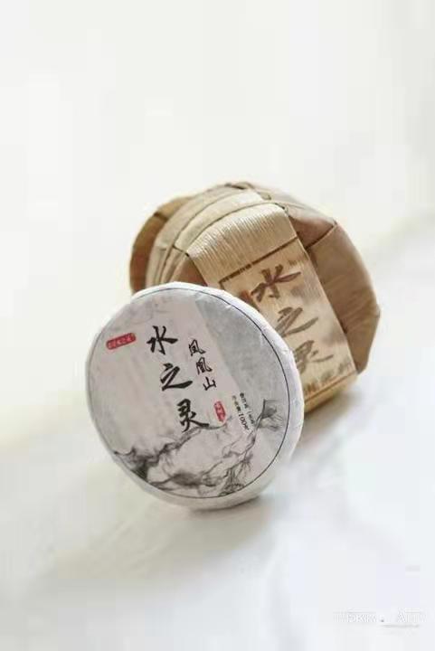 找上一个比较熟悉的茶铺,喝上几盅香气补鼻的墨江水之灵古树