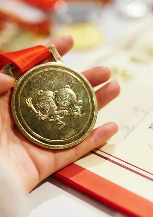 河南残疾女孩圆梦2022北京冬残奥会火炬手休闲区蓝鸢梦想 - Www.slyday.coM