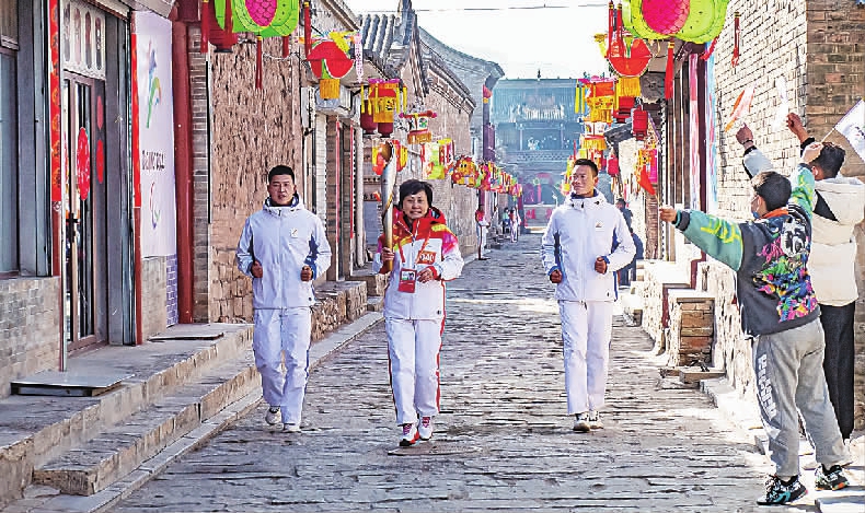 古镇新姿：北京冬残奥会火炬在蔚县暖泉古镇传递休闲区蓝鸢梦想 - Www.slyday.coM