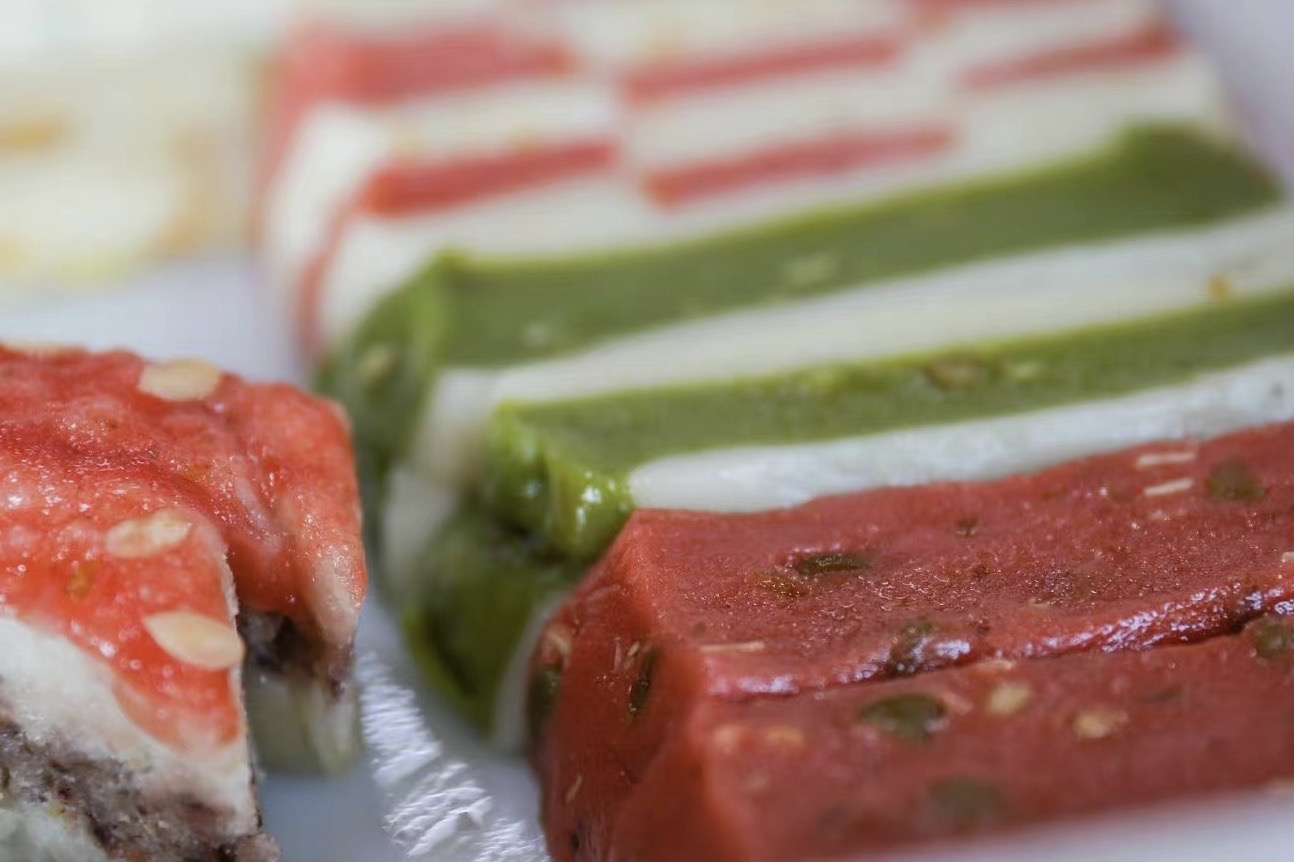 红红绿绿的猪油年糕.&nbsp; 苏州发布 图