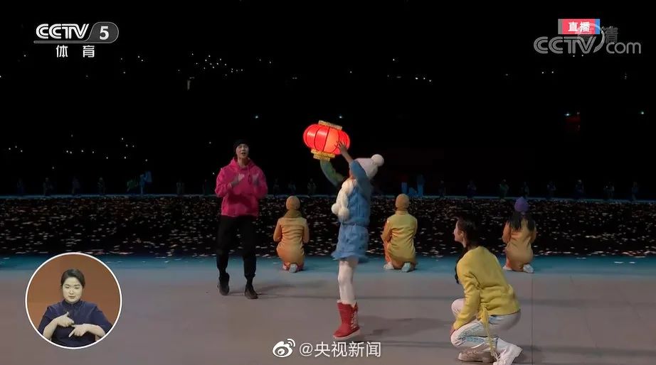 一捧微火,一片光明！盲人火炬手点燃冬残奥会主火炬，今夜的鸟巢让人感动休闲区蓝鸢梦想 - Www.slyday.coM