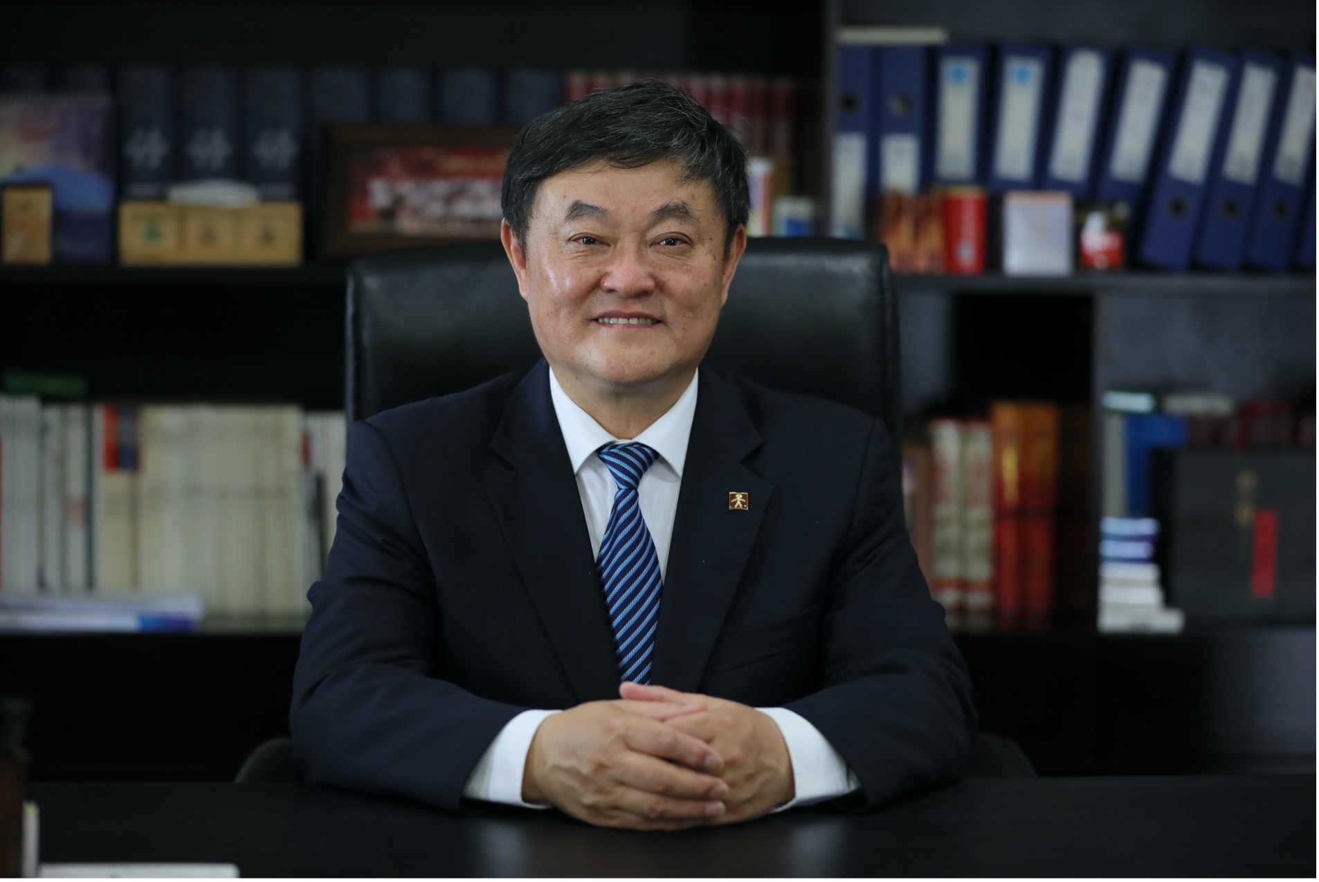 全国人大代表,人福医药集团股份公司董事长李杰