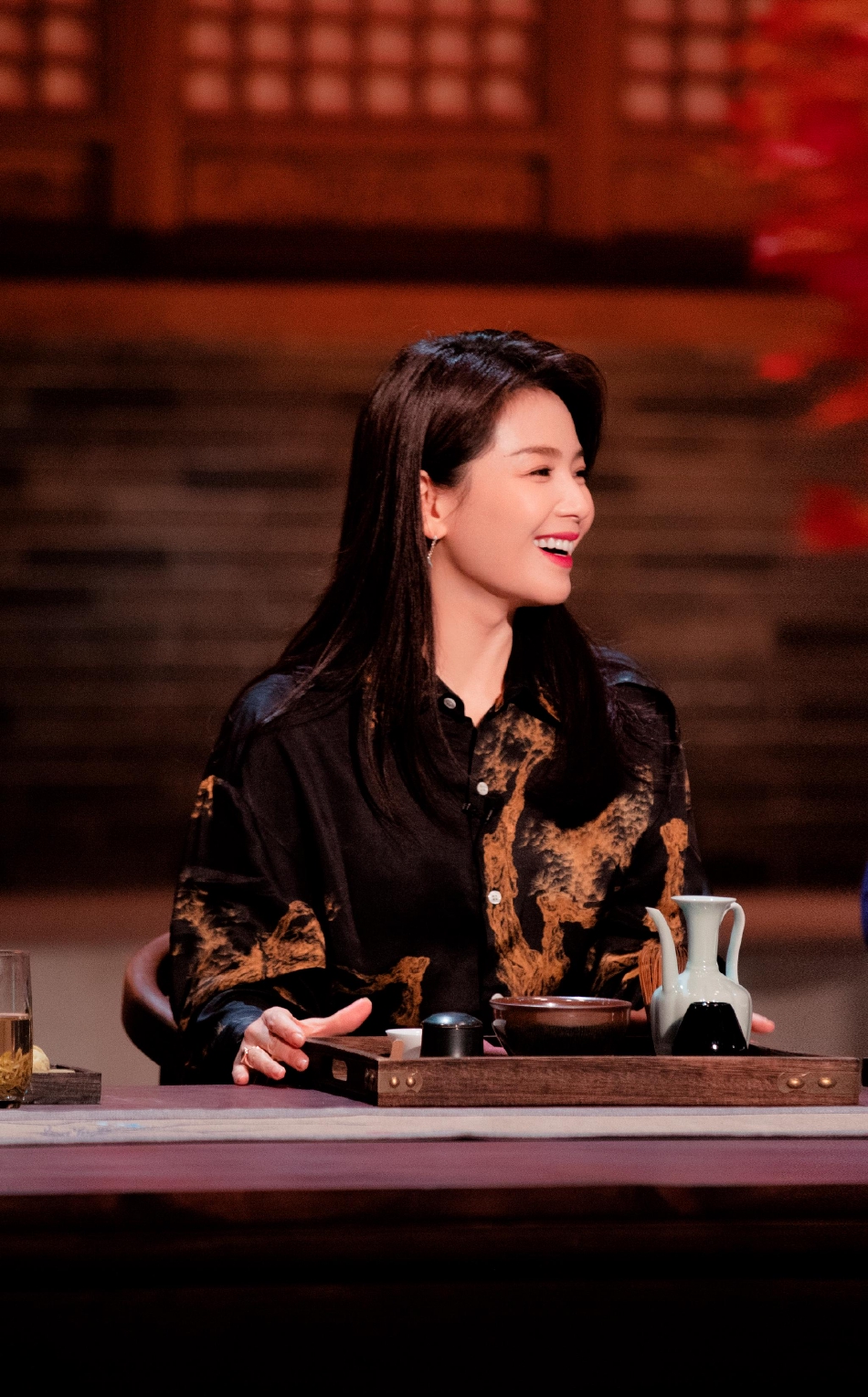 刘涛节目花絮照曝光重现宋朝点茶技艺