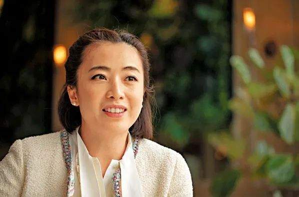 扛过投资恒大亏百亿,私有化搁浅,刘銮雄42岁爱妻陈凯韵堪当重任__财经