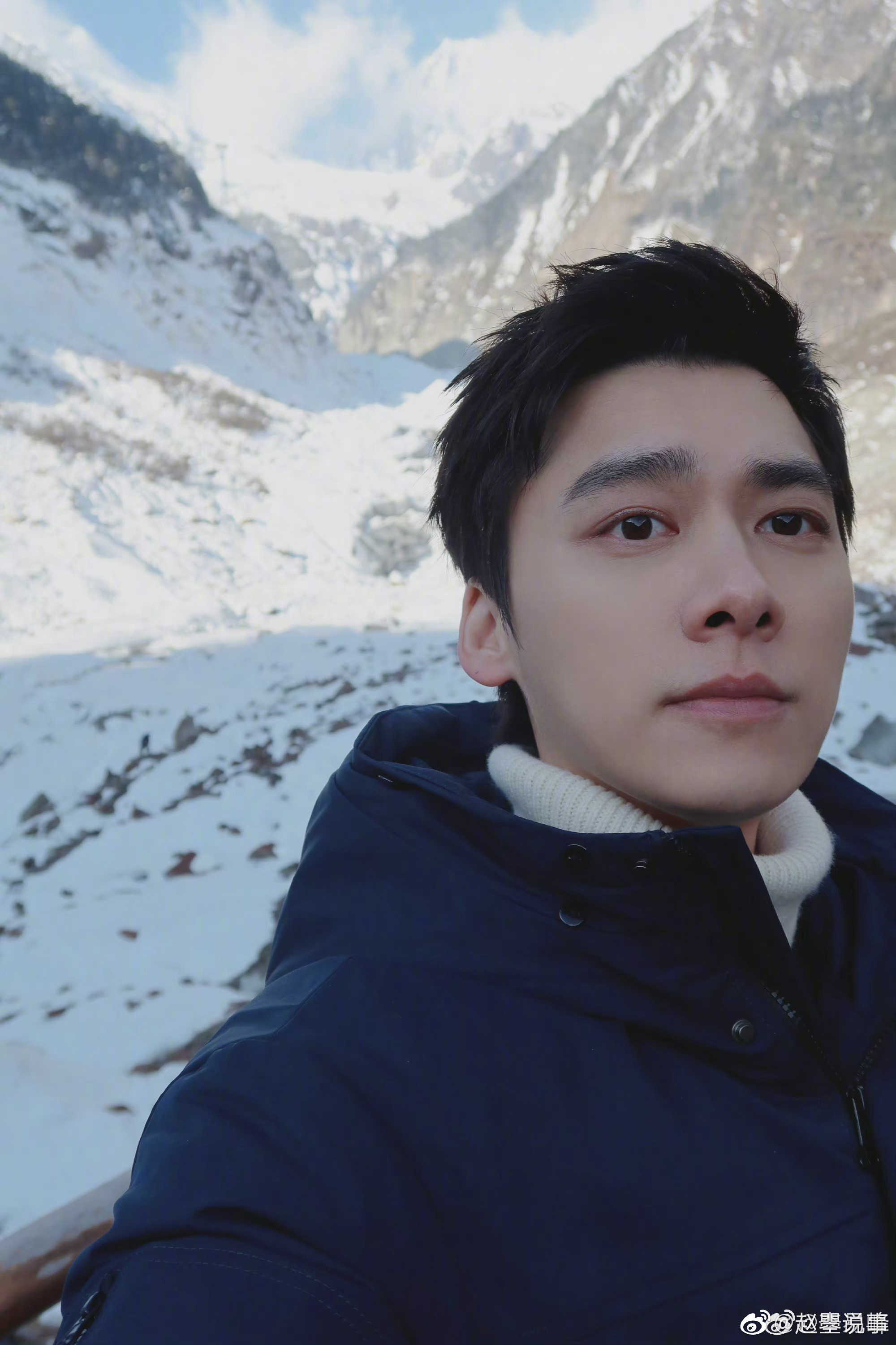 简直被眼前这个男人帅呆了