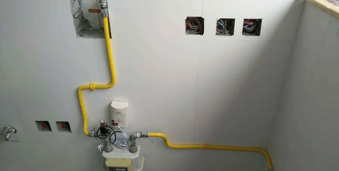 厨房燃气管外露太难看学会这3招颜值包好看别忘预留检修口