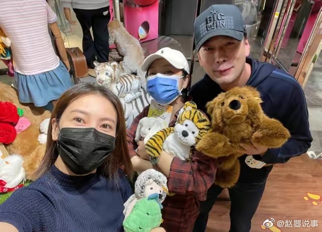 电视剧《完美伴侣》中的主演高圆圆和王真儿纷纷现身新浪扫楼……休闲区蓝鸢梦想 - Www.slyday.coM 电视剧《完美伴侣》中的主演高圆圆和王真儿纷纷现身新浪扫楼……休闲区蓝鸢梦想 - Www.slyday.coM