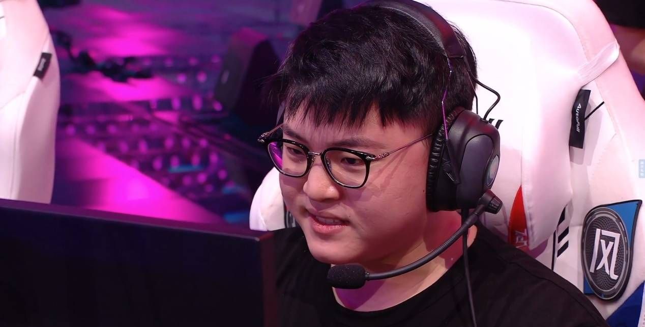 LOL:BLG被FPX让一追二,Uzi现身休息室引热议,网友建议别上场休闲区蓝鸢梦想 - Www.slyday.coM LOL:BLG被FPX让一追二,Uzi现身休息室引热议,网友建议别上场休闲区蓝鸢梦想 - Www.slyday.coM