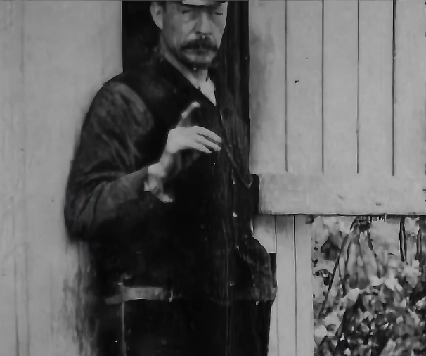 成精的狒狒,在火车站工作九年从未出错,还参加过一战被授予勋章休闲区蓝鸢梦想 - Www.slyday.coM 成精的狒狒,在火车站工作九年从未出错,还参加过一战被授予勋章休闲区蓝鸢梦想 - Www.slyday.coM