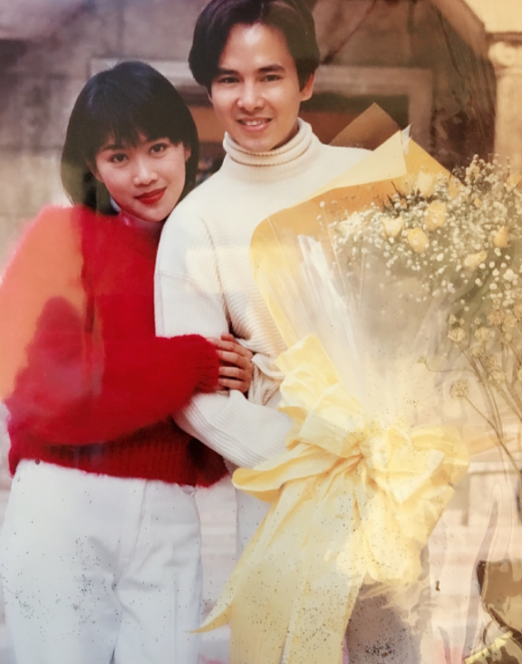 庆祝结婚22周年纪念日梁小冰晒与老公陈嘉辉多张恩爱旧照