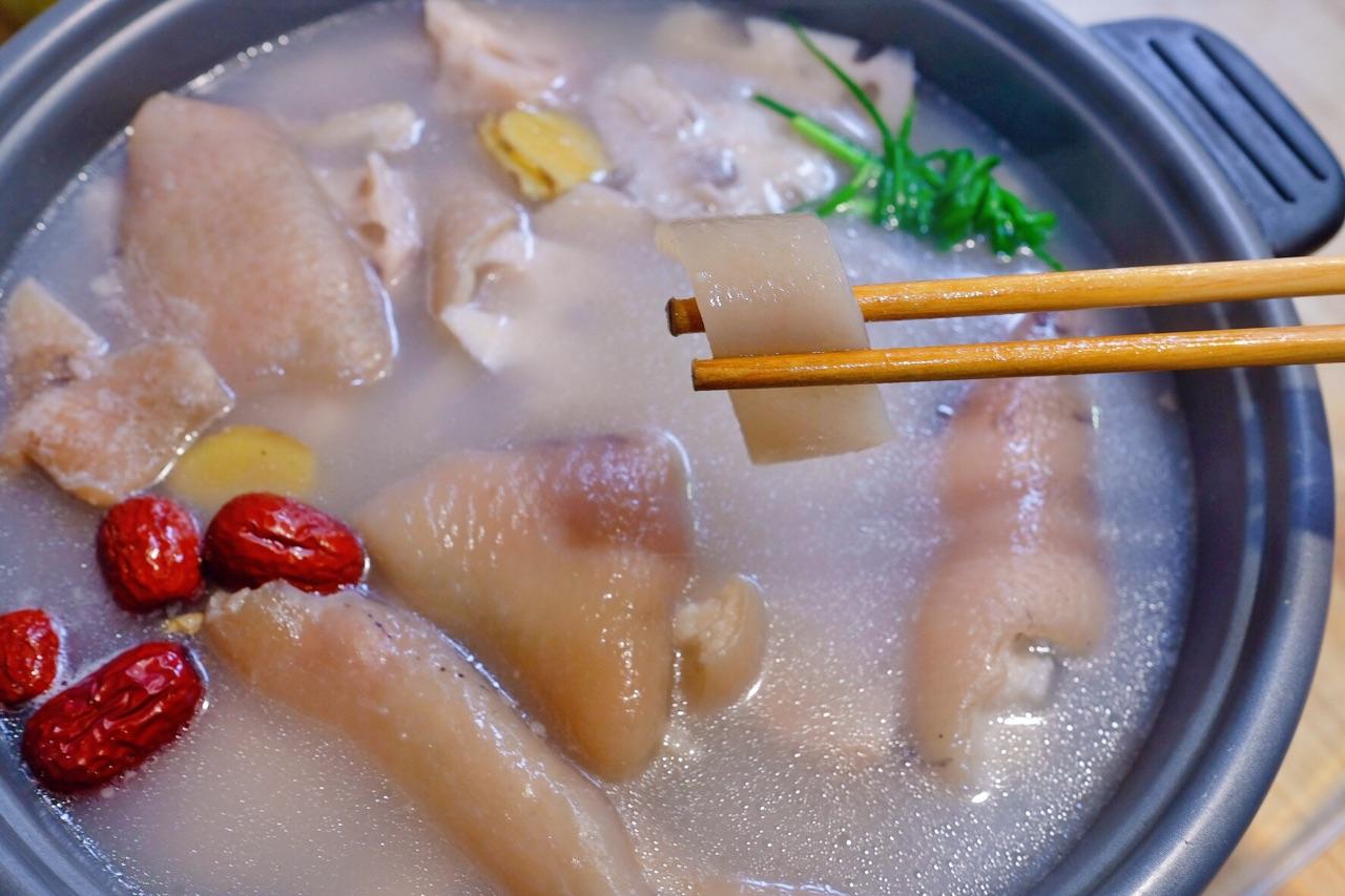 美味的木耳猪皮汤