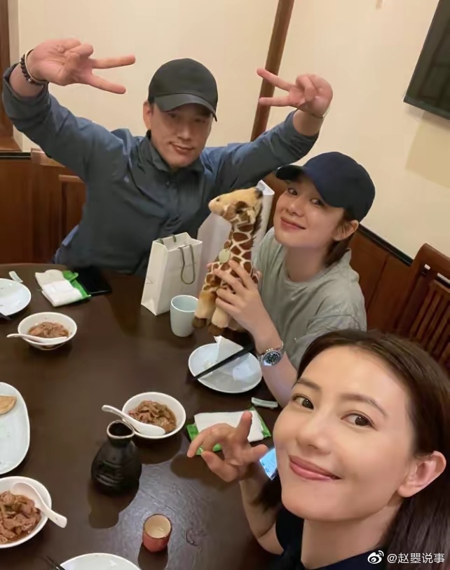 电视剧《完美伴侣》中的主演高圆圆和王真儿纷纷现身新浪扫楼……休闲区蓝鸢梦想 - Www.slyday.coM 电视剧《完美伴侣》中的主演高圆圆和王真儿纷纷现身新浪扫楼……休闲区蓝鸢梦想 - Www.slyday.coM