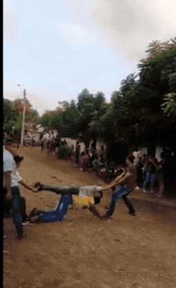 30张罕见的照片,马偷吃小鸡被鸡妈妈发现,鲨鱼被鱼头卡住喉咙休闲区蓝鸢梦想 - Www.slyday.coM 30张罕见的照片,马偷吃小鸡被鸡妈妈发现,鲨鱼被鱼头卡住喉咙休闲区蓝鸢梦想 - Www.slyday.coM