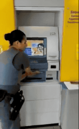 30张罕见的照片,马偷吃小鸡被鸡妈妈发现,鲨鱼被鱼头卡住喉咙休闲区蓝鸢梦想 - Www.slyday.coM 30张罕见的照片,马偷吃小鸡被鸡妈妈发现,鲨鱼被鱼头卡住喉咙休闲区蓝鸢梦想 - Www.slyday.coM