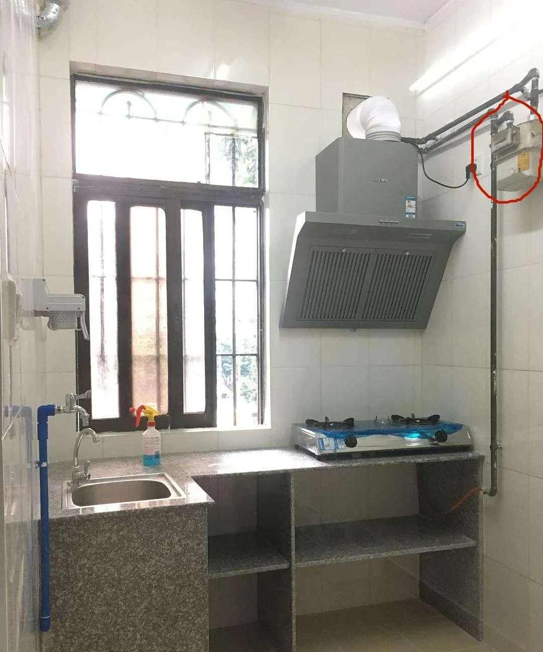 厨房燃气管外露太难看学会这3招颜值包好看别忘预留检修口