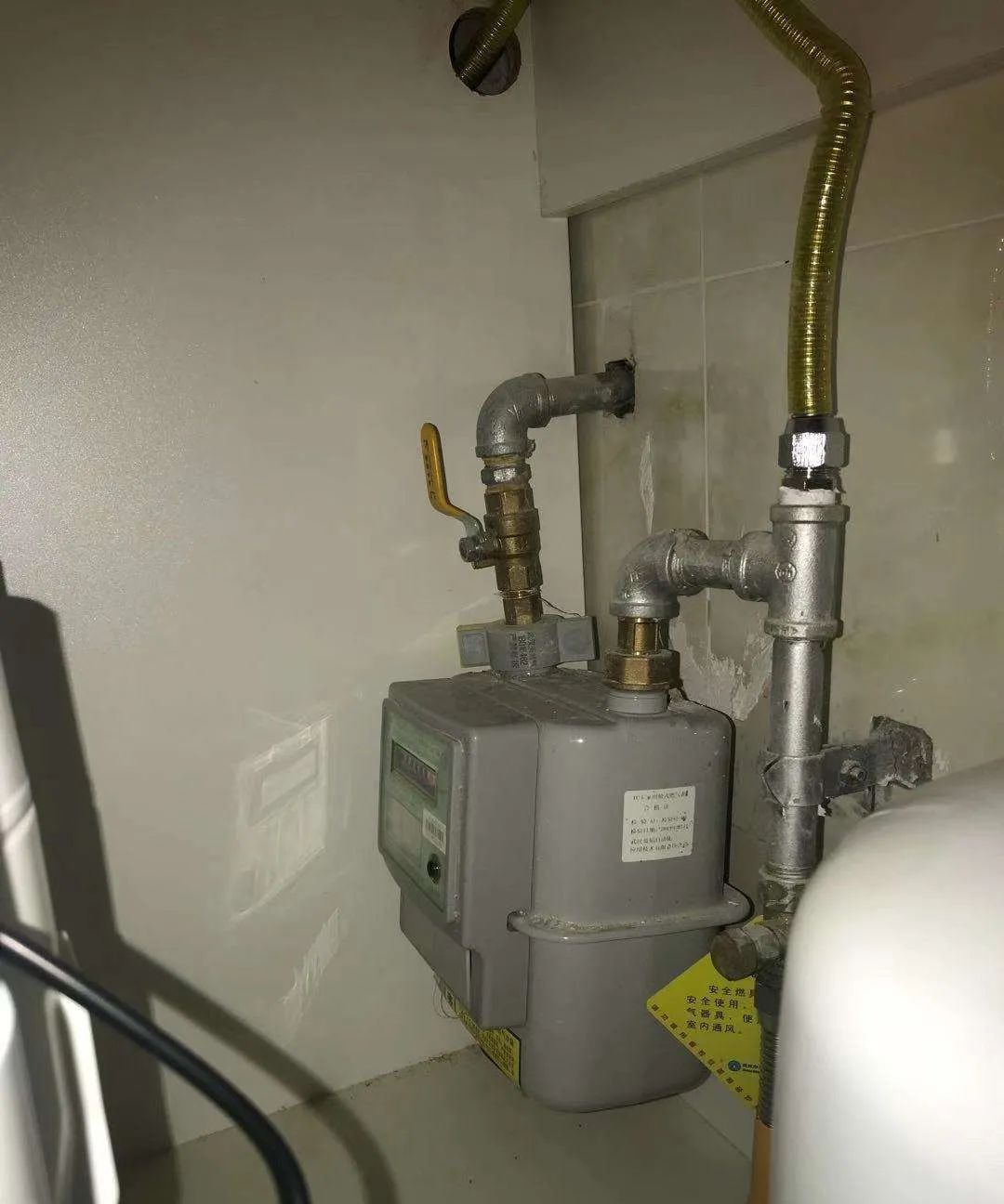 厨房燃气管外露太难看学会这3招颜值包好看别忘预留检修口