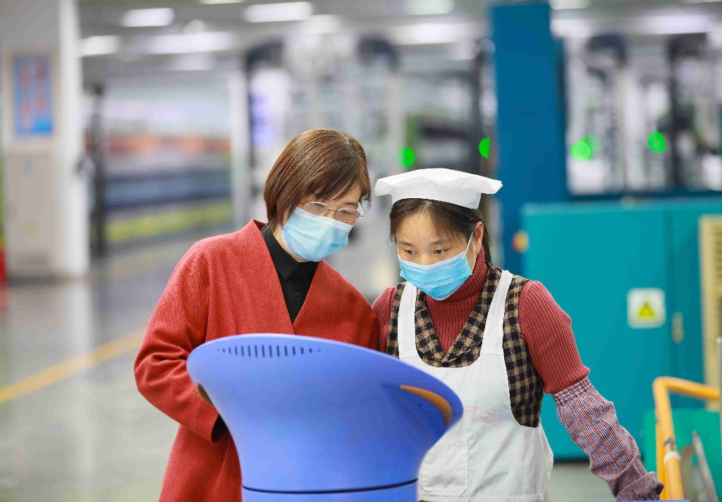 陈丽芬代表:着力推动产业集群的数字化转型