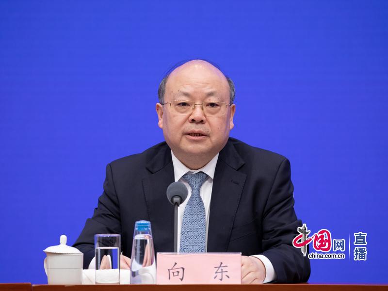 政府工作报告中的“里程碑意义”和“殊为不易”？权威解读来了休闲区蓝鸢梦想 - Www.slyday.coM