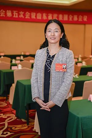 全国人大代表齐鲁制药集团总裁李燕支持民族医药产业创新升级发展