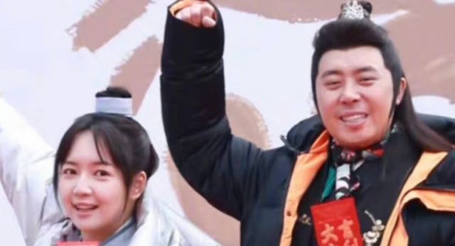 秦牛正威新剧开机,搭档男演员亮相,网友说怪不得叫《好汉饶命》休闲区蓝鸢梦想 - Www.slyday.coM 秦牛正威新剧开机,搭档男演员亮相,网友说怪不得叫《好汉饶命》休闲区蓝鸢梦想 - Www.slyday.coM