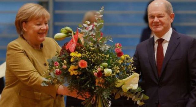 德国重新武装部队，日本右翼寻求解禁！美国要被玩残？休闲区蓝鸢梦想 - Www.slyday.coM